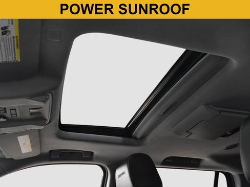 Used 2020 GMC Yukon Denali image 3