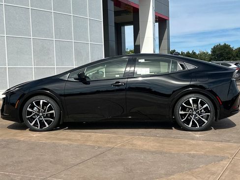 New 2027 Toyota Prius Plug-In Hybrid FWD image 7