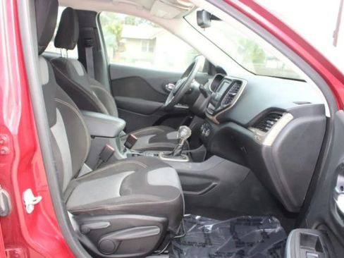 Used 2014 Jeep Cherokee Sport FWD image 28