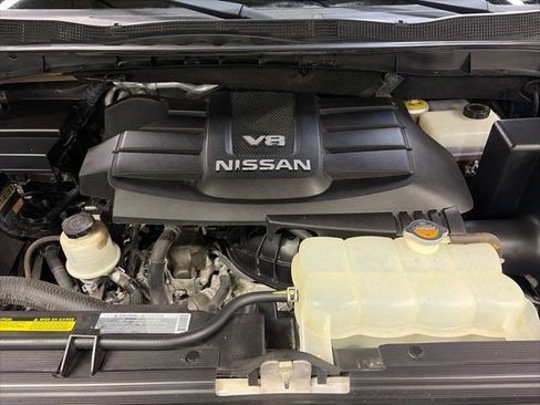 Used 2019 Nissan Titan SV w/ SV Convenience Package image 38