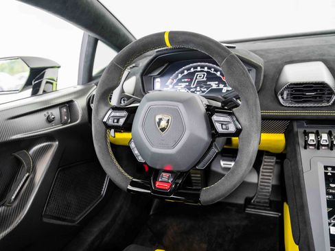 Used 2022 Lamborghini Huracan STO image 22