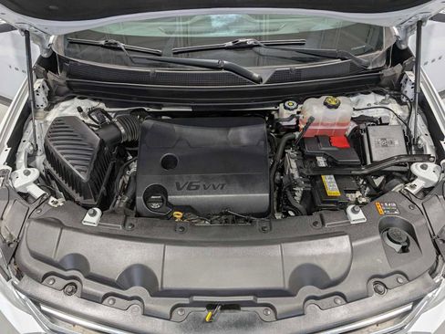 Used 2021 Chevrolet Traverse LT image 13