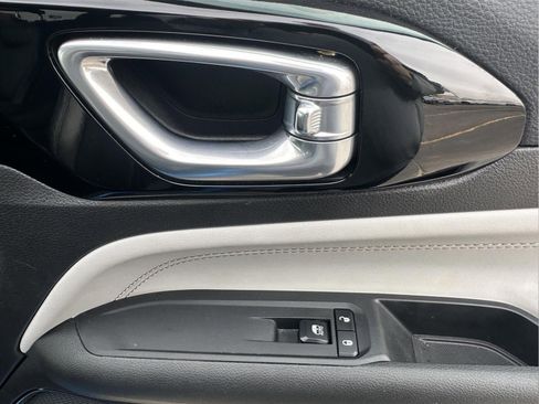 Used 2025 Jeep Compass Limited image 38