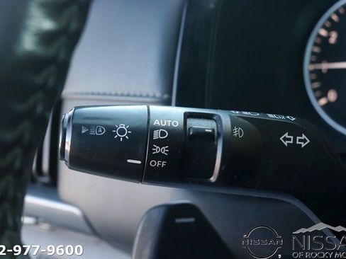 Used 2022 Nissan Pathfinder SL w/ SL Premium Package image 26