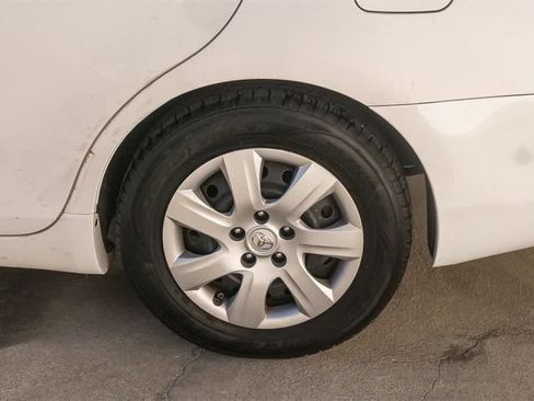 Used 2011 Toyota Camry LE image 6