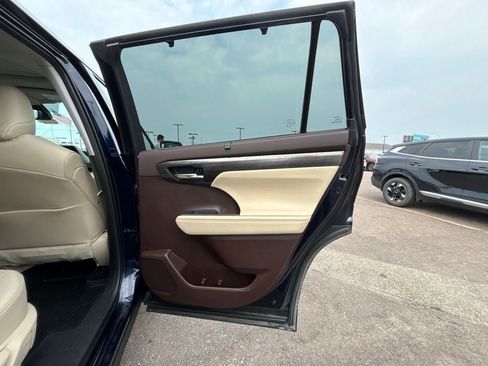 Used 2020 Toyota Highlander Limited AWD/4WD image 40