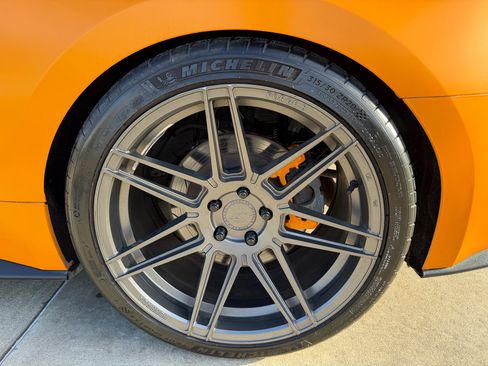 Used 2018 Ford Mustang GT Premium w/ Carbon Sport Interior Package image 8