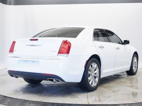Used 2019 Chrysler 300 Limited image 6