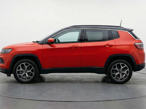 Used 2025 Jeep Compass Limited image 5