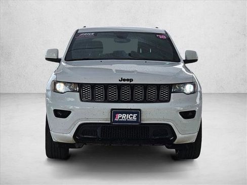 Used 2018 Jeep Grand Cherokee Altitude RWD image 2