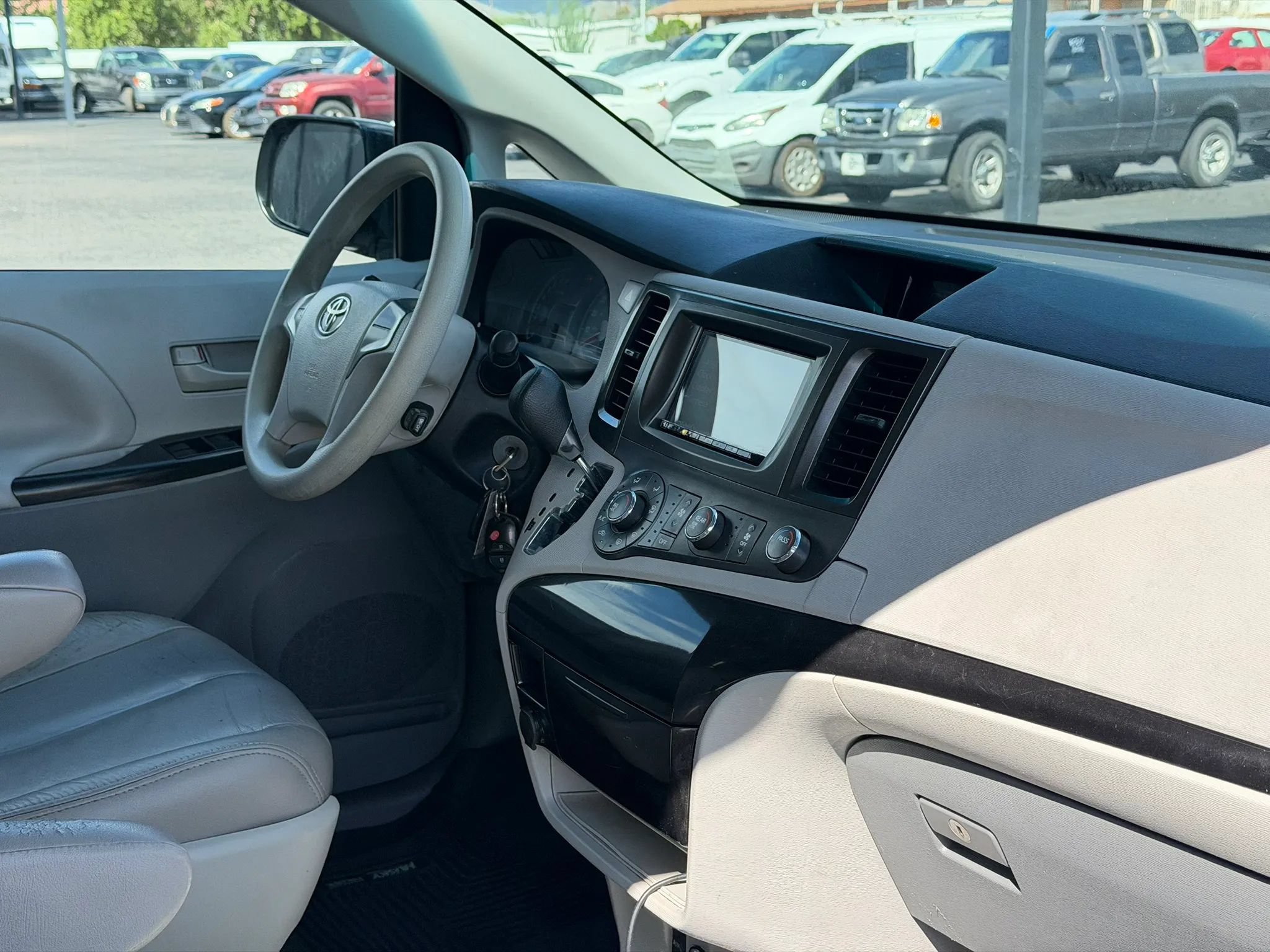 Used 2011 Toyota Sienna FWD image 29