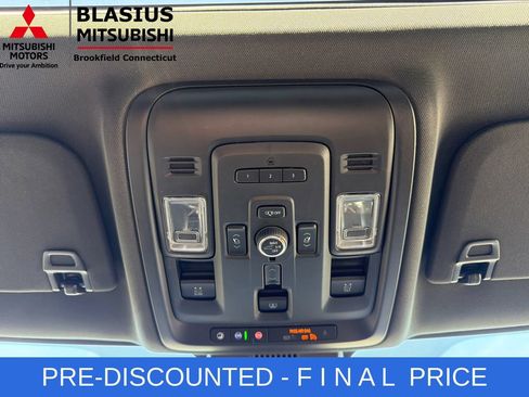 Used 2023 GMC Yukon AT4 w/ AT4 Premium Package AWD/4WD image 34