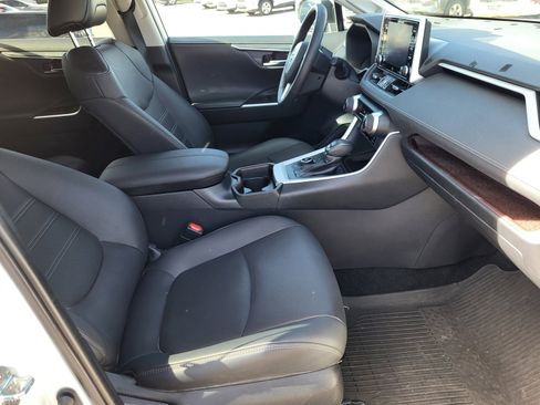 Used 2021 Toyota RAV4 Limited image 24
