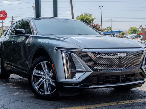 Used 2024 Cadillac Lyriq Tech RWD image 3