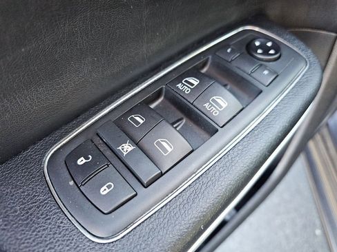 Used 2020 Chrysler 300 Touring w/ Sport Appearance Package AWD/4WD image 28