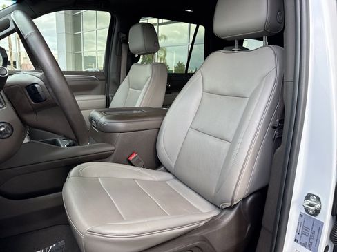 Used 2022 GMC Yukon SLT w/ SLT Premium Package image 12