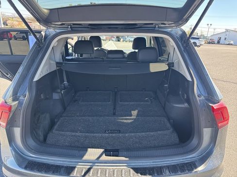 Used 2023 Volkswagen Tiguan SE image 10