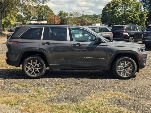 New 2025 Jeep Grand Cherokee Limited image 2