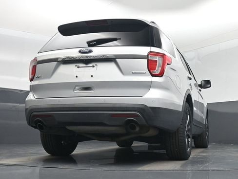 Used 2017 Ford Explorer XLT w/ Equipment Group 202A image 50