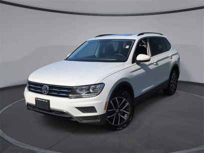 Used 2021 Volkswagen Tiguan SE w/ Panoramic Sunroof Package