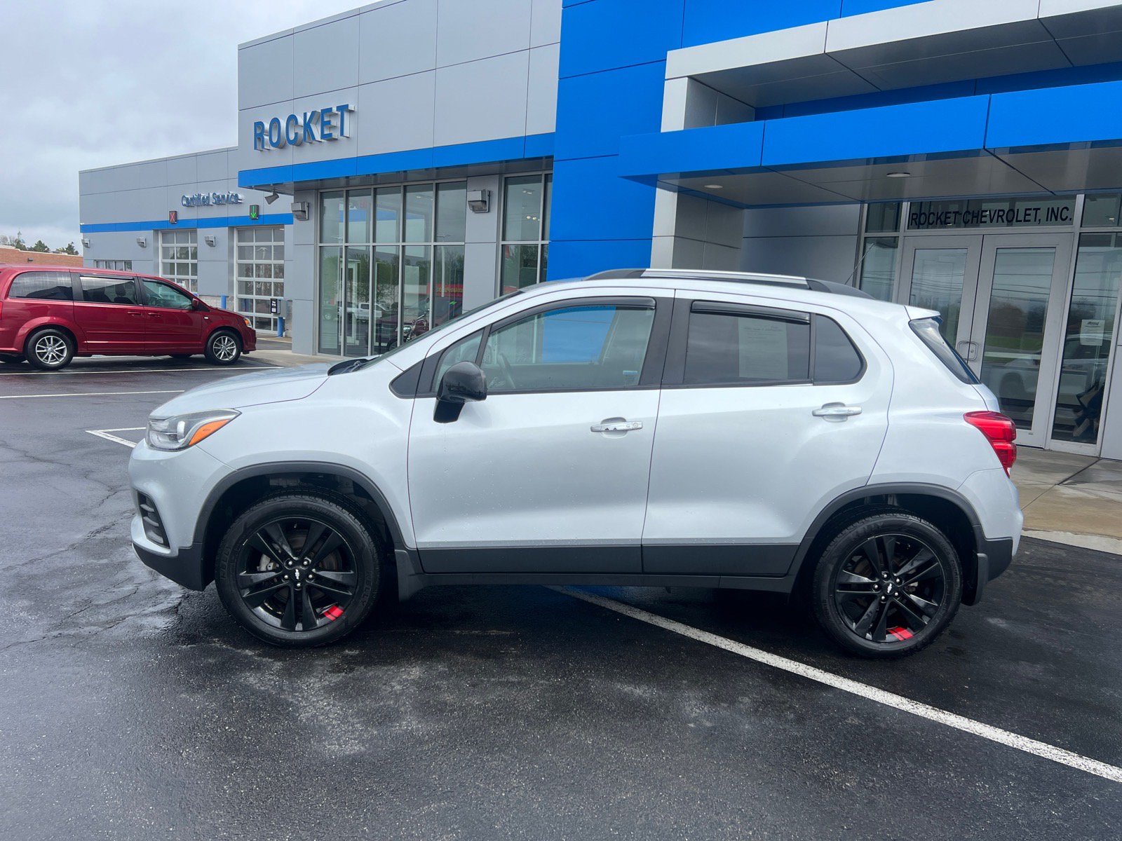 Used 2018 Chevrolet Trax LT w/ Redline Edition AWD/4WD image 2