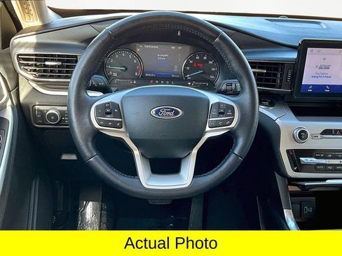 Used 2022 Ford Explorer XLT w/ Equipment Group 202A image 5
