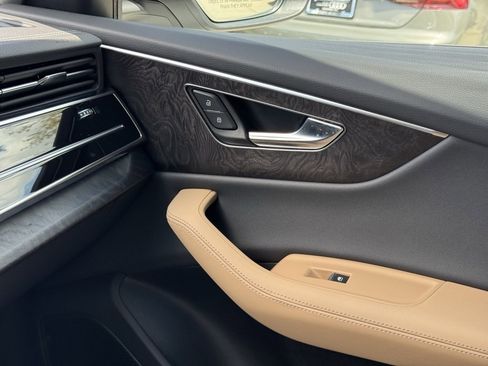 Used 2025 Audi Q8 Premium Plus image 36