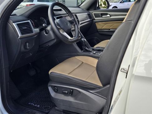 Used 2021 Volkswagen Atlas Cross Sport SE w/ Panoramic Sunroof Package image 12