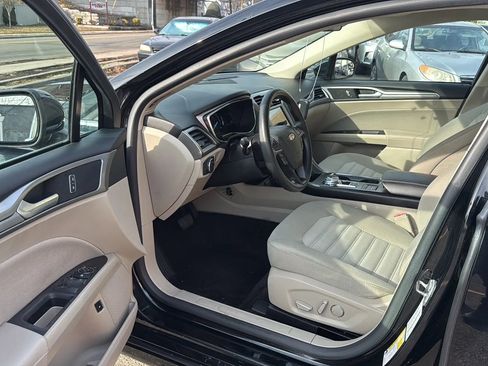 Used 2018 Ford Fusion SE image 22