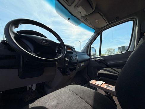 Used 2016 Mercedes-Benz Sprinter 2500 image 16