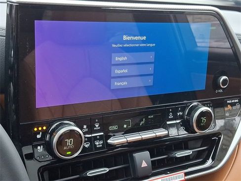 New 2026 Toyota Highlander Platinum image 15