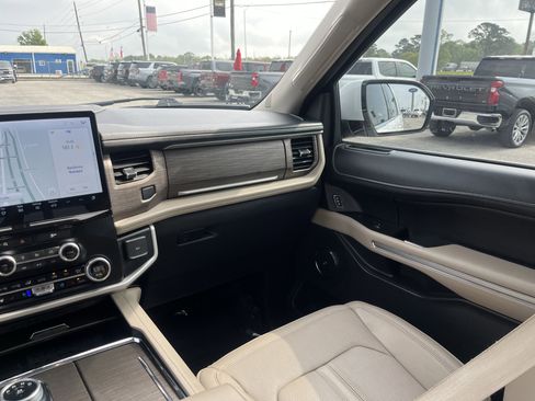 Used 2024 Ford Expedition Max Limited image 31