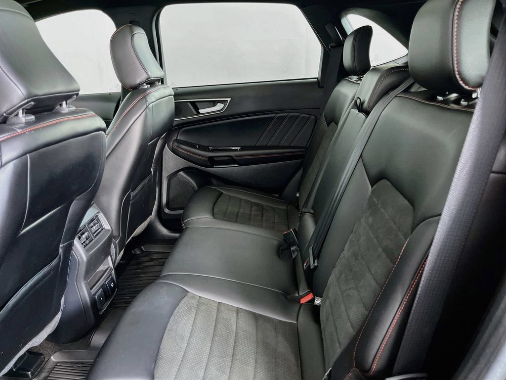 Used 2020 Ford Edge ST-Line w/ Cold Weather Package AWD/4WD image 35