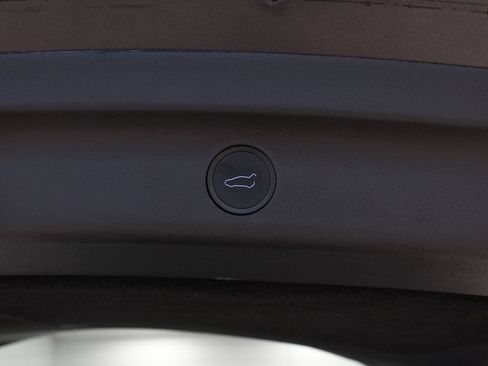 Used 2024 Tesla Model Y Long Range RWD image 33