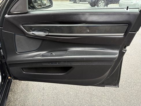 Used 2014 BMW 750Li xDrive image 25