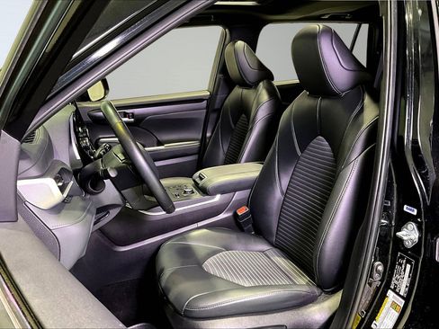 Used 2025 Toyota Highlander XSE image 21