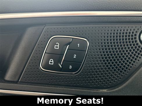 Used 2024 Ford Edge Titanium image 12