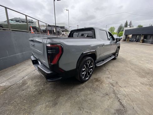 Used 2025 GMC Sierra EV Denali AWD/4WD image 6
