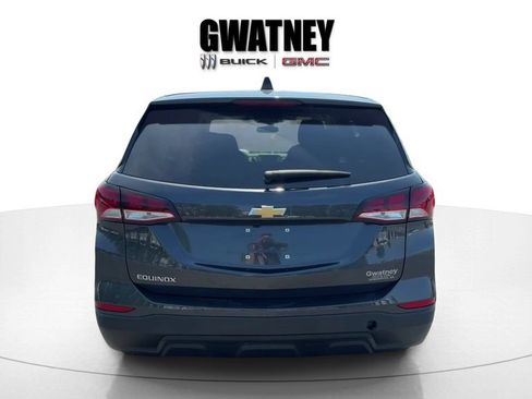 Used 2022 Chevrolet Equinox LS w/ LS Convenience Package FWD image 6