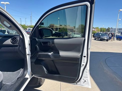 Used 2019 Toyota Tacoma SR5 AWD/4WD image 22