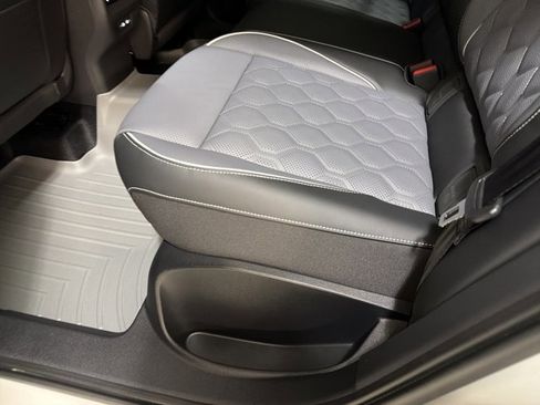 Certified 2026 Volkswagen Tiguan SEL R-Line image 23