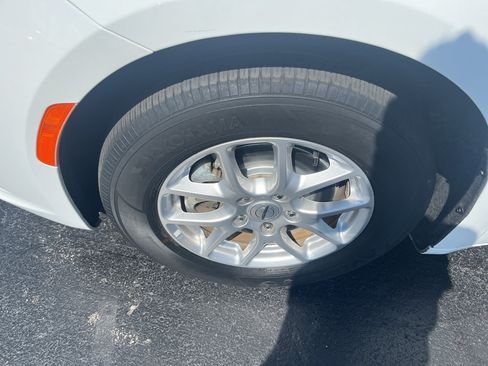 Used 2023 Chrysler Pacifica Touring-L FWD image 64