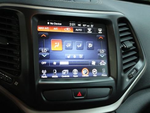 Used 2016 Jeep Cherokee Limited w/ Luxury Group AWD/4WD image 18