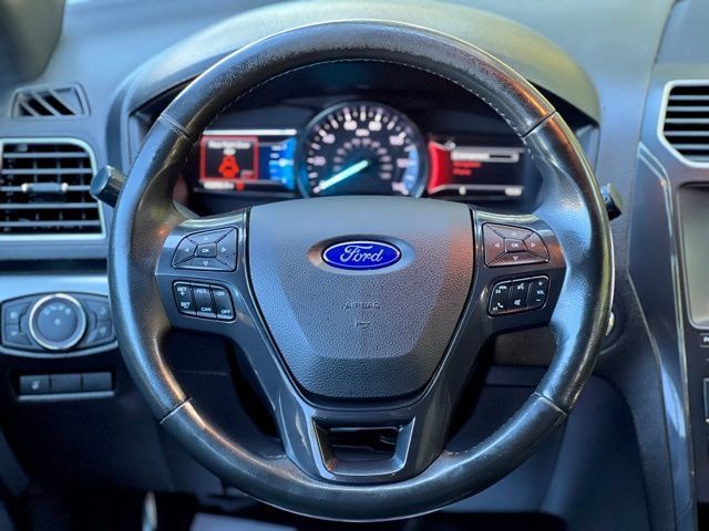Used 2019 Ford Explorer XLT w/ Equipment Group 202A AWD/4WD image 41