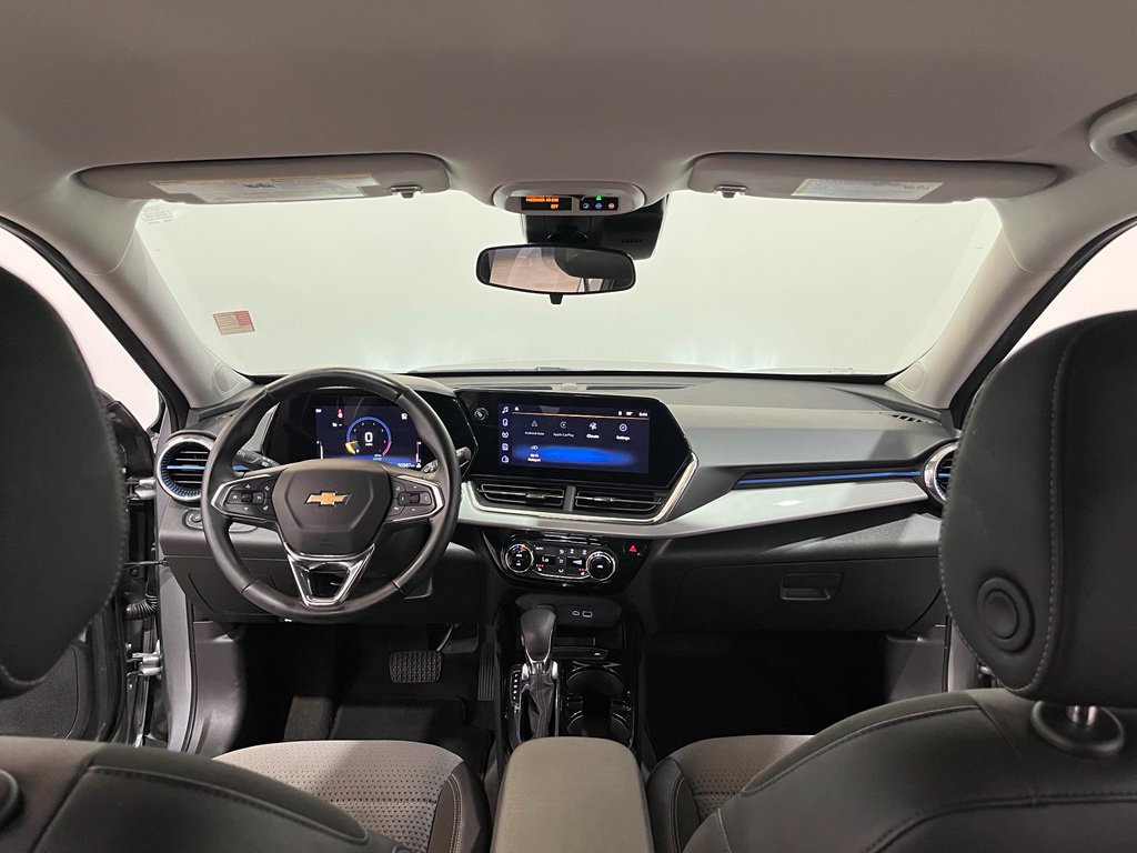Certified 2025 Chevrolet Trax LT w/ LT Convenience Package FWD image 19