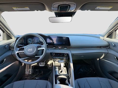 Used 2025 Hyundai Elantra SEL image 14