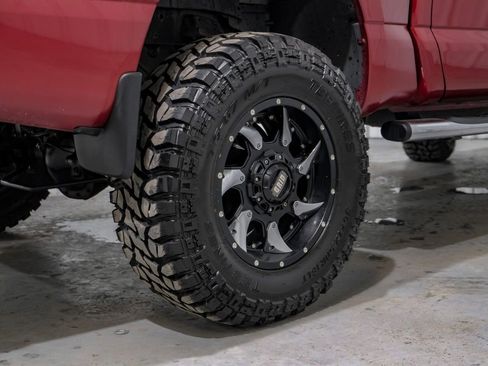 Used 2017 Nissan Titan SV image 59