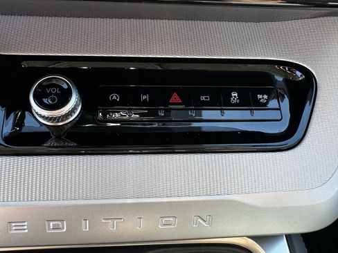 New 2026 Ford Expedition Active image 19