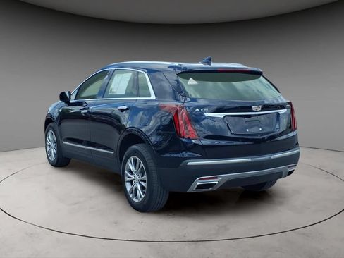Used 2021 Cadillac XT5 Premium Luxury FWD image 3
