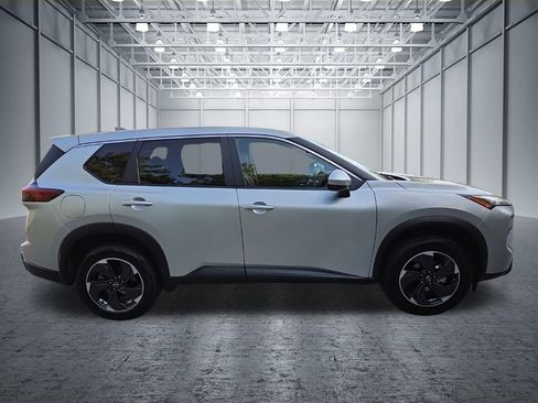 Certified 2025 Nissan Rogue SV FWD image 10